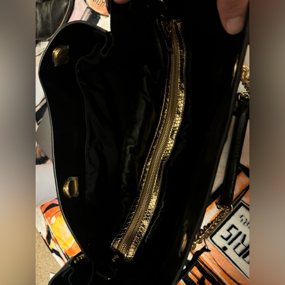 Like new Bebe black snack print tote/ shoulder bag with gold chain straps - Picture 4 of 14